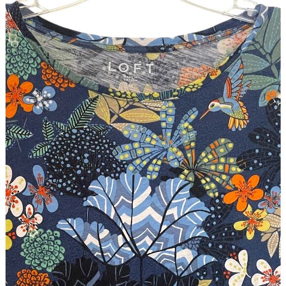 LOFT Floral Hummingbird Tee Womens Medium Navy Colorful Casual Cotton Knit Top - Picture 3 of 8